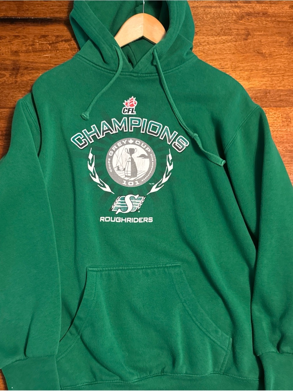 Saskatchewan Roughriders Hoodie mens MEDIUM grey Cup 101 champions - CFL Green